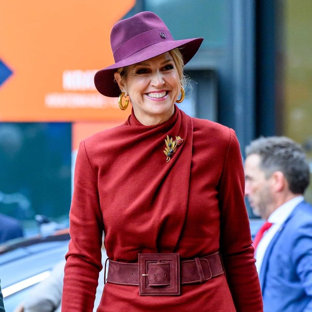 Máxima de Holanda, la reina de los broches, arriesga con la combinación 'prohibida' de colores de Diana de Gales