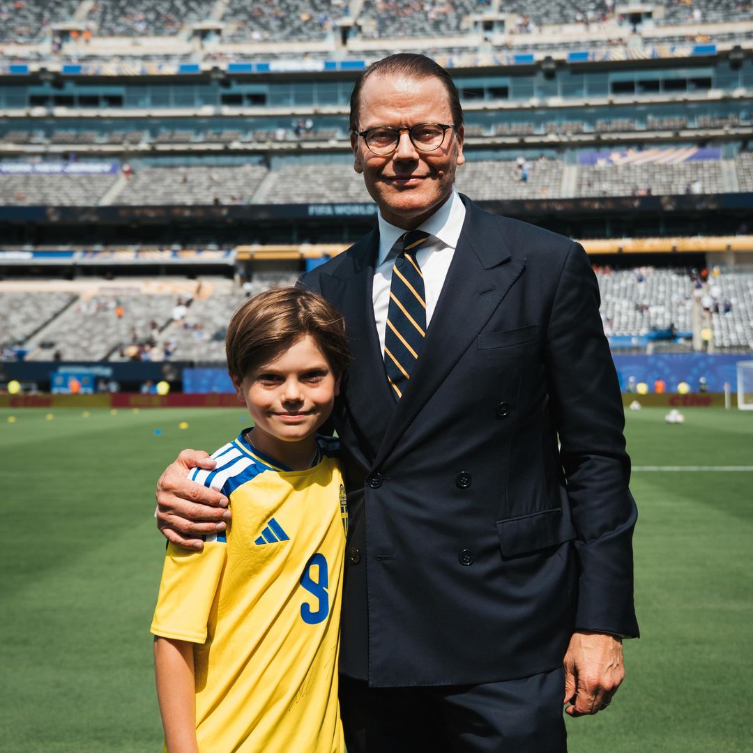 La foto del príncipe Daniel y su hijo Oscar en Nueva Jersey tras vivir la derrota de Suecia en el Mundial