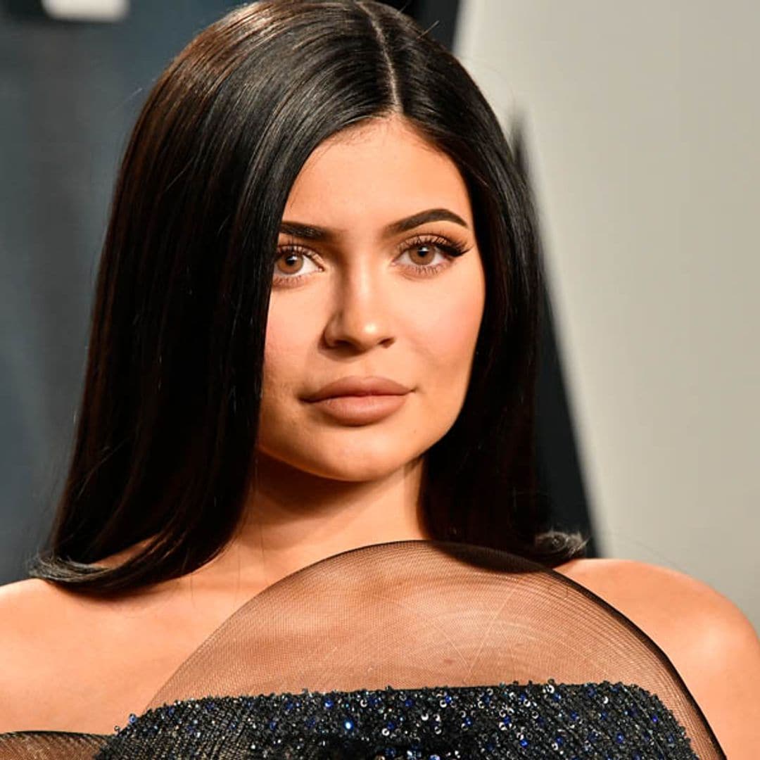 ¿A que no sabes qué hermana Kardashian acaba de arrebatar a Kylie Jenner el título de 'billonaria'?