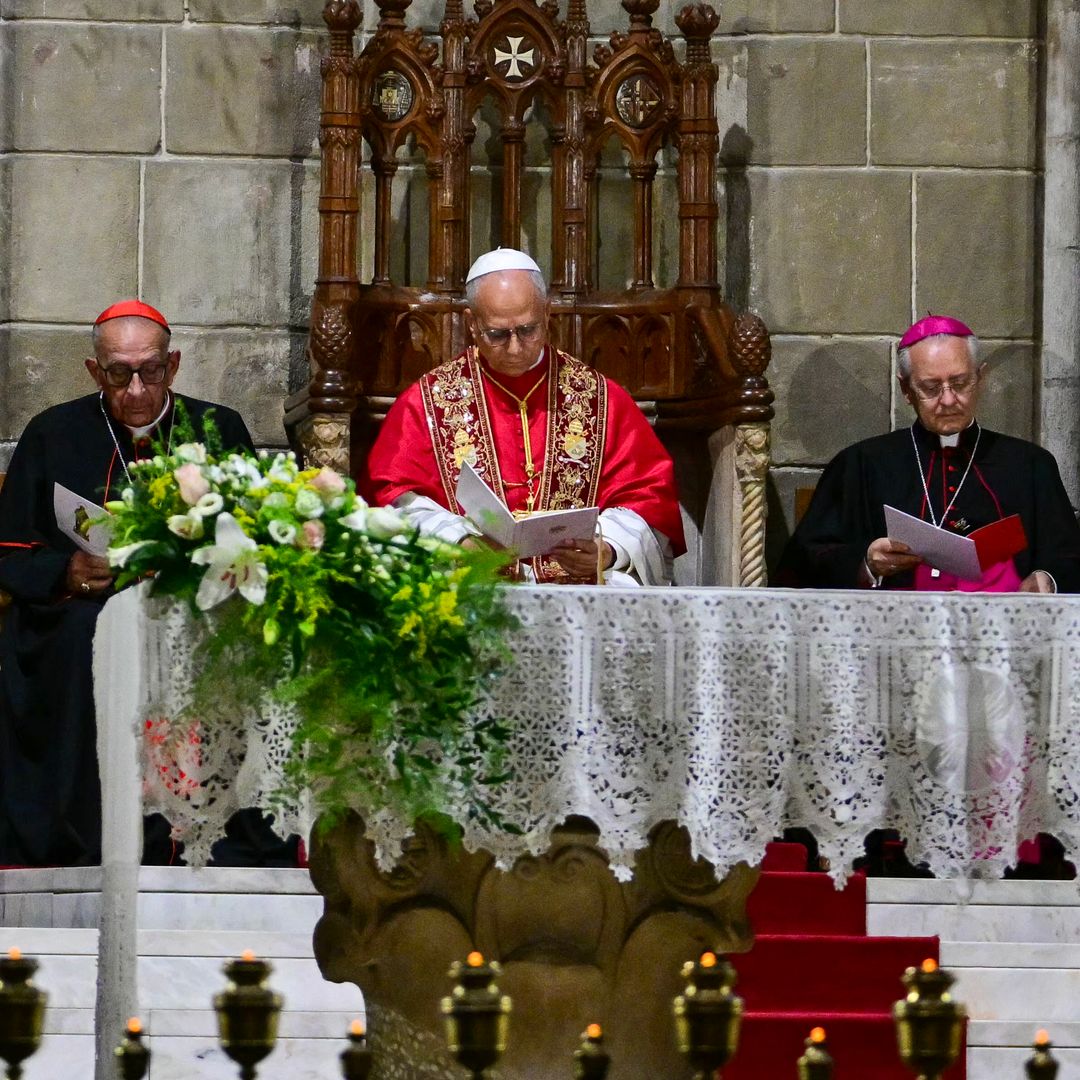 El papa León XIV preside la oración del mediodía en la Catedral de la Santa Cruz y Santa Eulalia de Barcelona durante su viaje apostólico por España