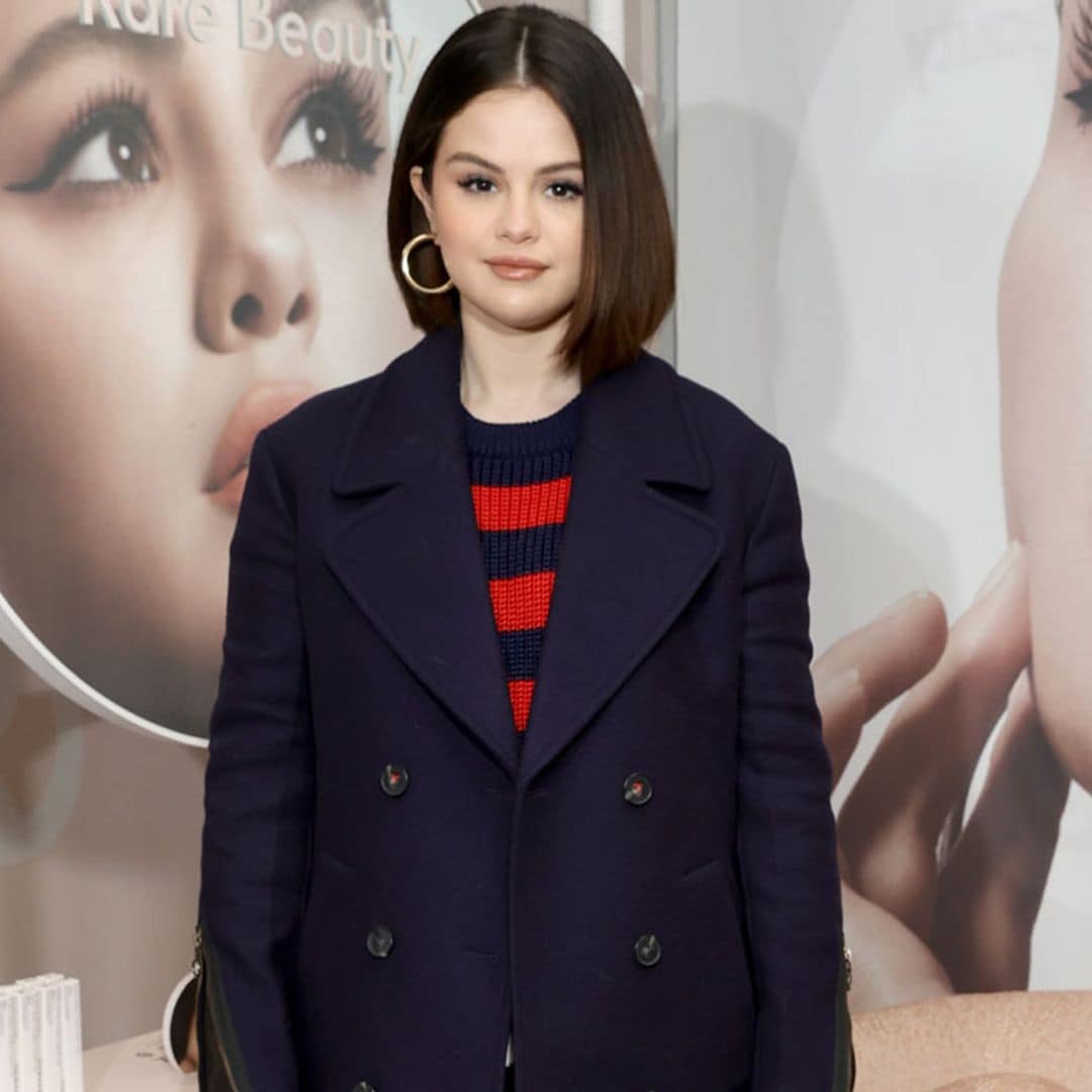 Selena Gomez y el vestido de punto más cómodo para chicas que no quieren prendas muy ajustadas