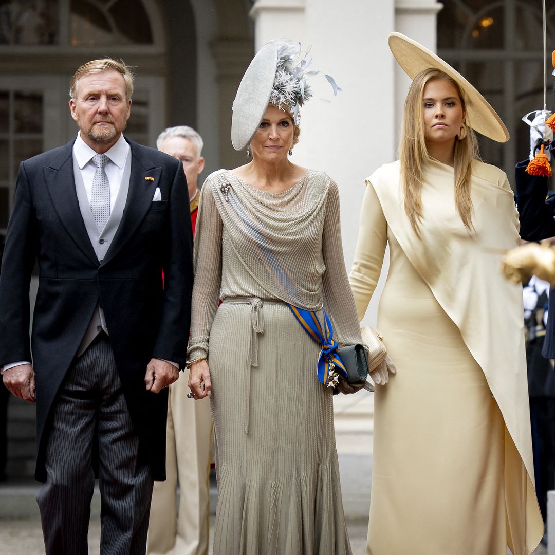 El deslumbrante vestido de Máxima con cuentas de vidrio y su tocado de flores y plumas en el Día del Príncipe