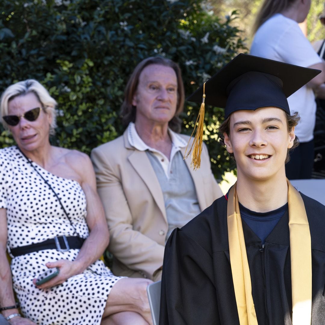 Simeón de Bulgaria, un príncipe con toga y birrete en su graduación: "Me hizo feliz que me acompañara mi familia y en especial mi abuelo"