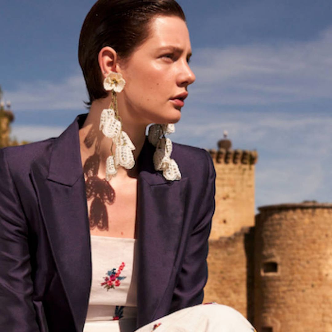 Capas, estolas, chaquetas y otras prendas de abrigo para vestir genial en tus bodas de otoño