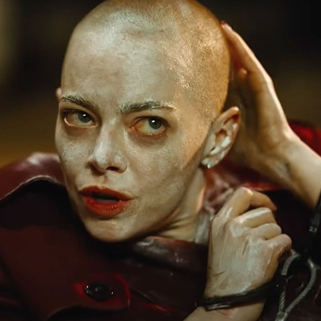 Emma Stone en una imagen de la película Bugonia
