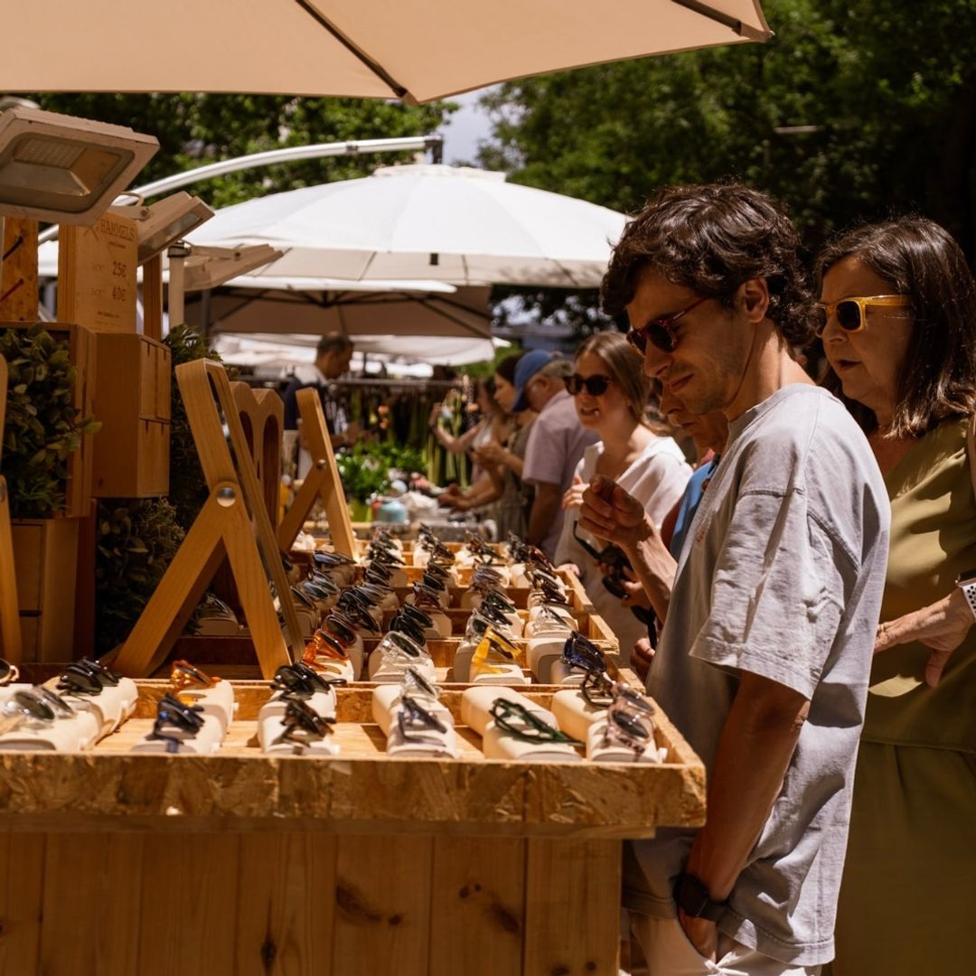 Puestos de gafas. Mercadillo Brandy Be