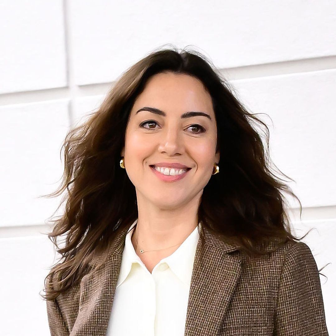 Aubrey Plaza disfruta de su mejor momento: luce embarazo en la presentación de su nuevo proyecto profesional