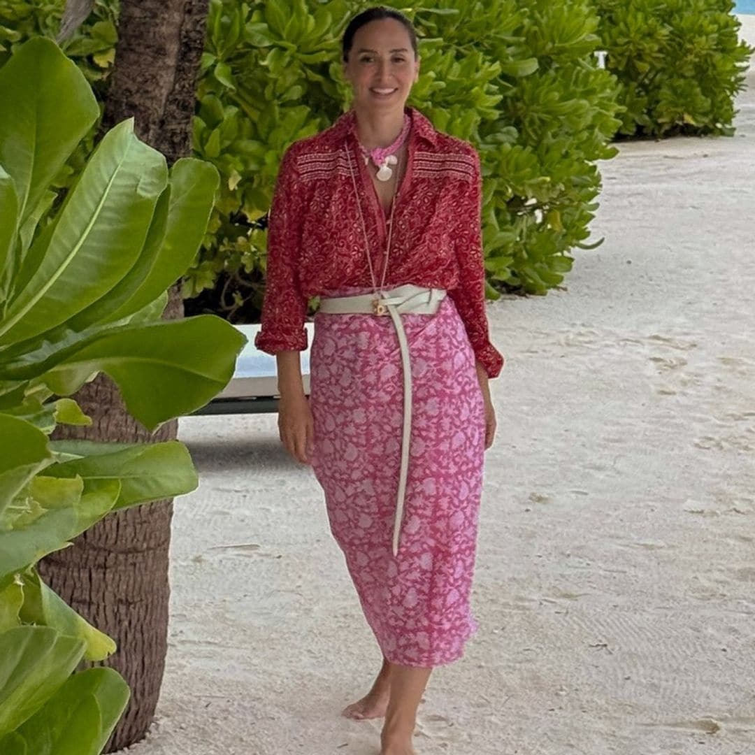 Los estilismos 'boho' de Tamara Falcó en su viaje a Maldivas: estampados manuales, cinturones de piel y kimonos
