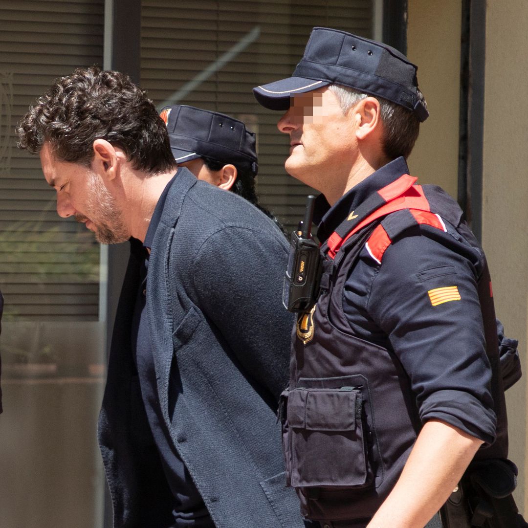 Jonathan Andic llega esposado a los juzgados para declarar por la muerte de su padre, Isak Andic