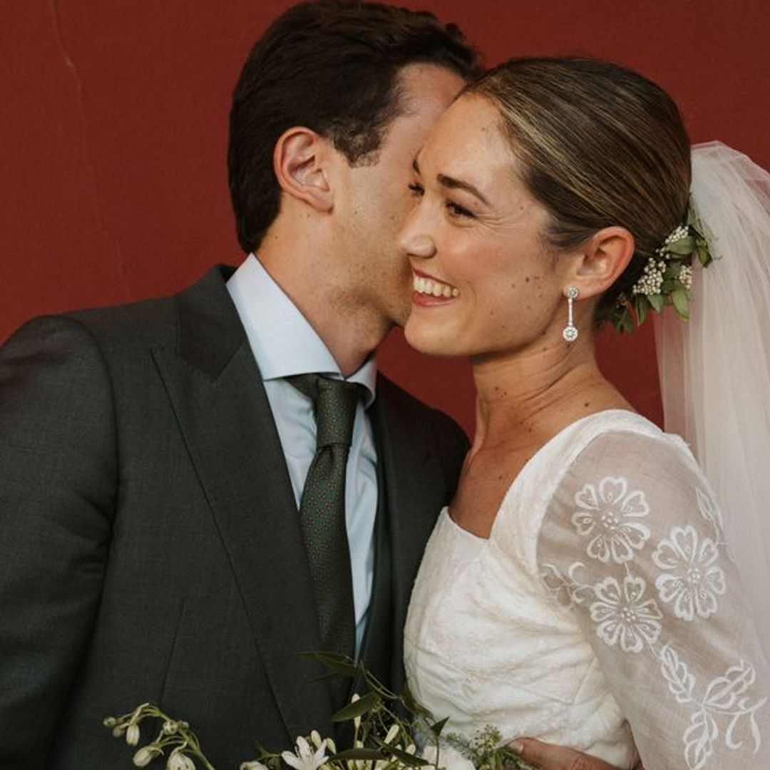 Un vestido creado a partir de la colcha de su abuela hizo que esta novia sevillana reinara con estilo y una gran historia en el día de su boda