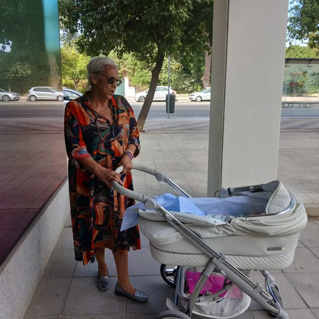 Charo Vega, una orgullosa bisabuela de 68 años: "Mi bombón de chocolate"