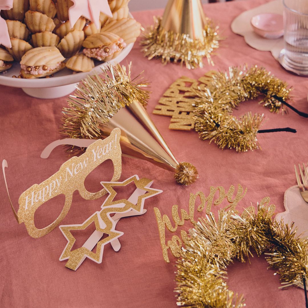 De las copas personalizadas a las uvas: 10 trucos de decoración para que tu casa esté perfecta en Nochevieja