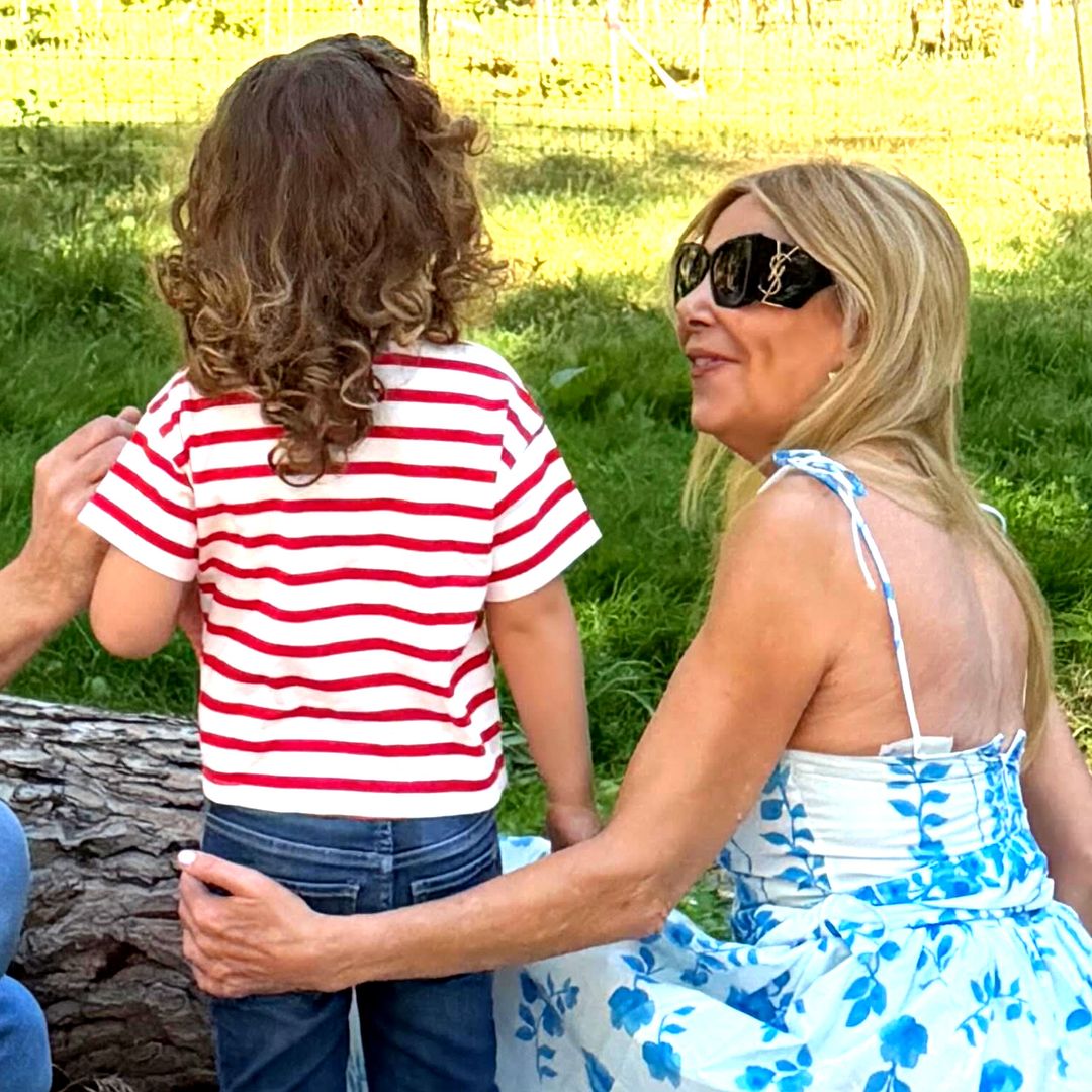 El divertidísimo momento de Ana Obregón con la pequeña Anita durante un safari: "Pues no tenía cuernos, ¡era un avestruz!"