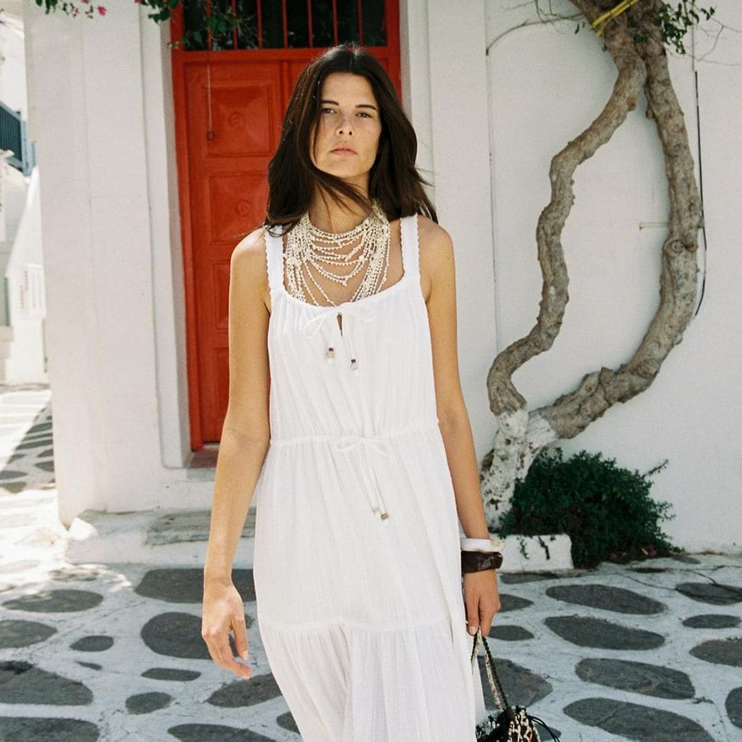 Vestidos lisos de Zara para sobrevivir al calor sin pensar qué ponerte cada mañana