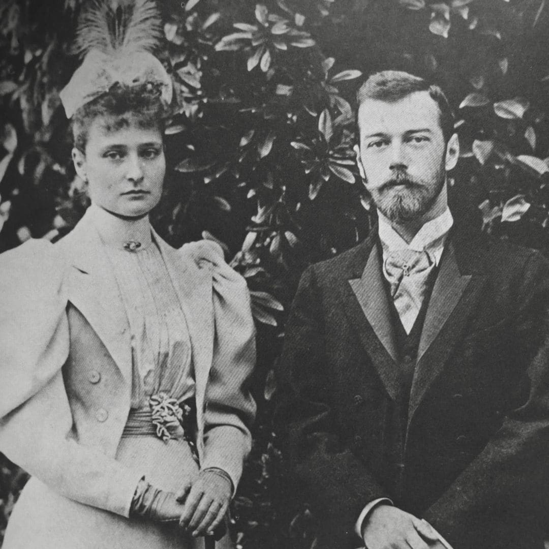 La boda del zar Nicolás II y Alejandra de Rusia: el enlace de los emperadores que se amaban locamente y estuvo marcado por la superstición
