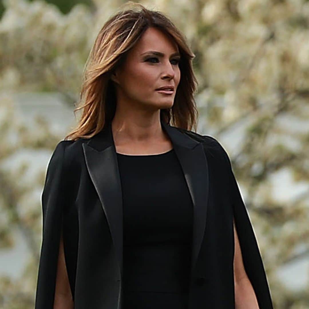 El vestido-capa, nueva conexión entre Melania Trump y la realeza