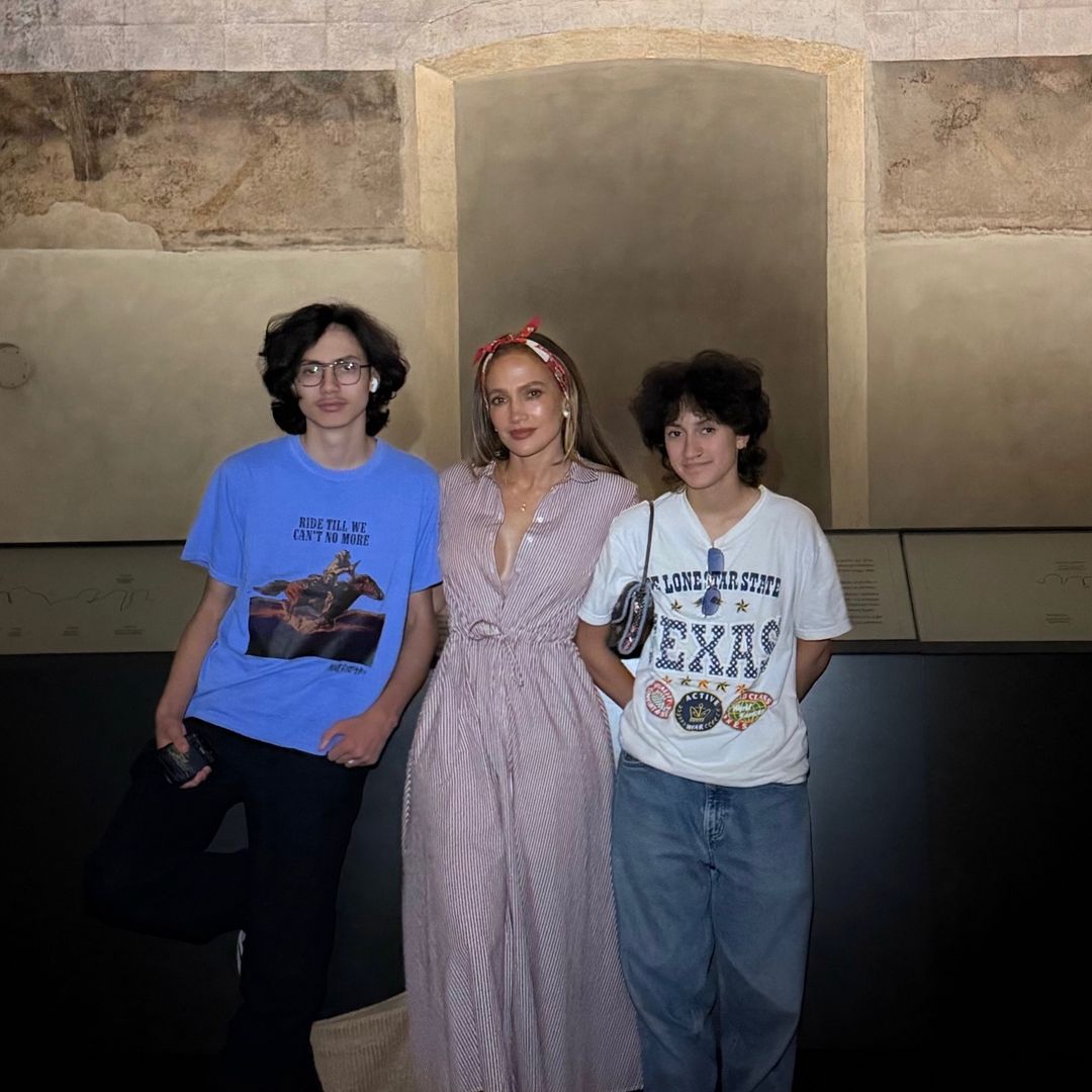 Jennifer Lopez abre el álbum de su viaje de despedida por Italia con sus hijos