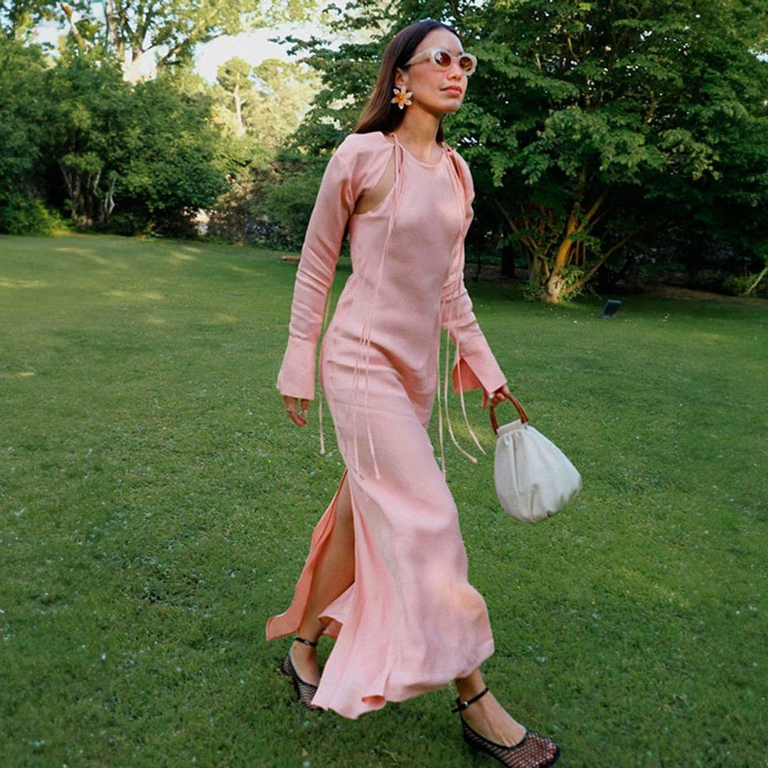 Las bailarinas transparentes más bonitas de la temporada que llevarás con tu vestido de graduación