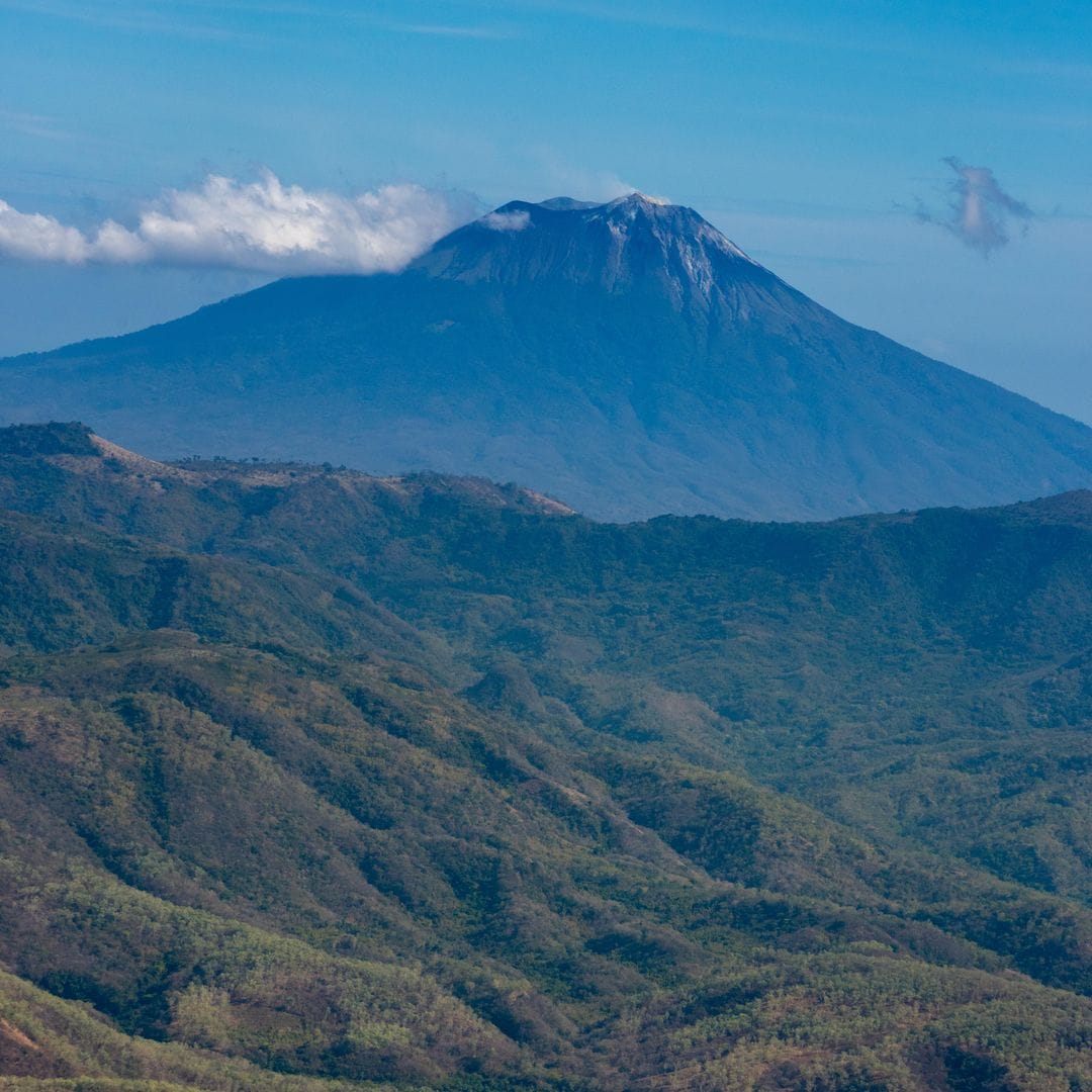 Volcán Lewotolok en Indonesia