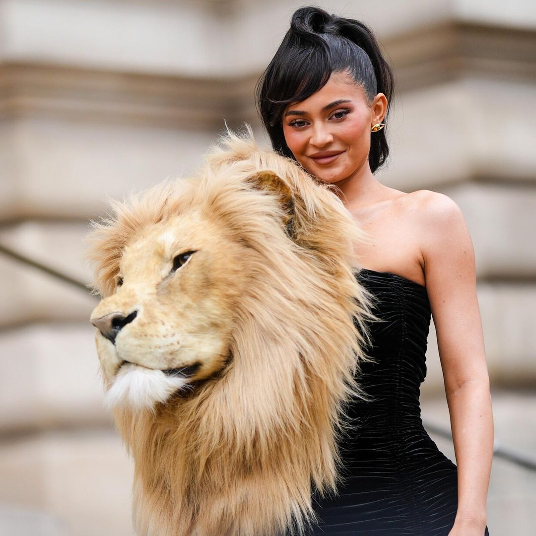 PETA e Irina Shayk en defensa del diseño de Schiaparelli utilizado por Kylie Jenner