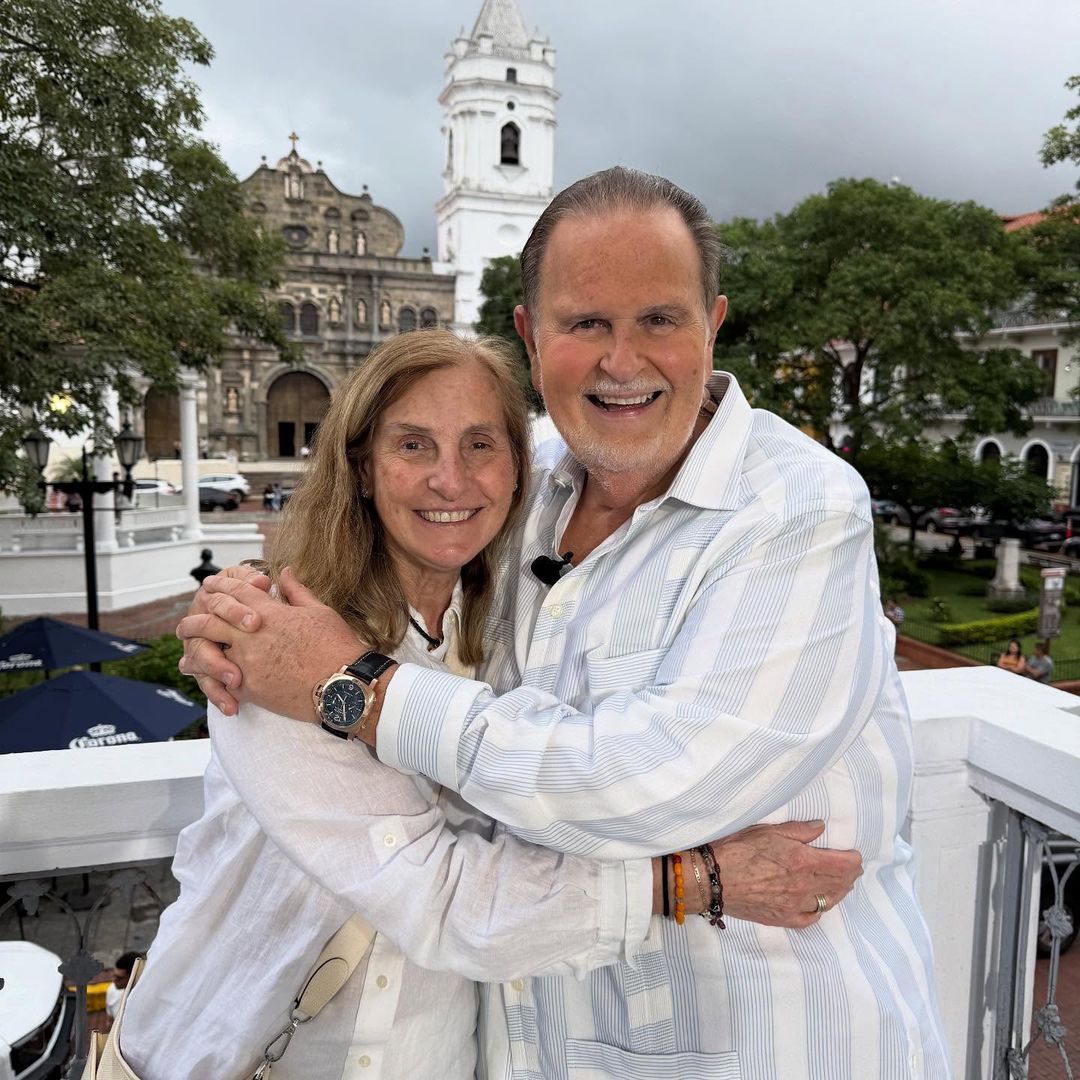 Raúl de Molina y su esposa Mily recorren Panamá más enamorados que nunca, previo a una importante cita