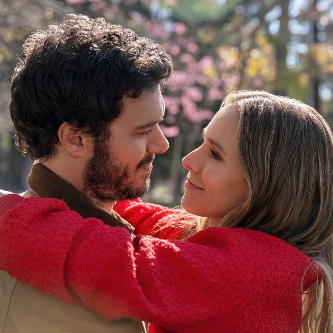 Por qué deseamos al rabino Noah, de 'Nadie quiere esto': la explicación psicológica de esta obsesión