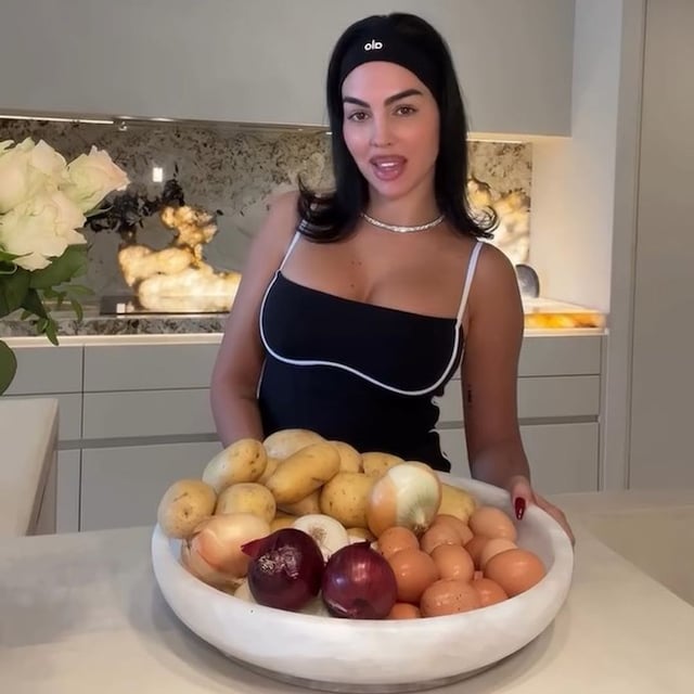 Georgina Rodríguez haciendo su receta de tortilla de patata