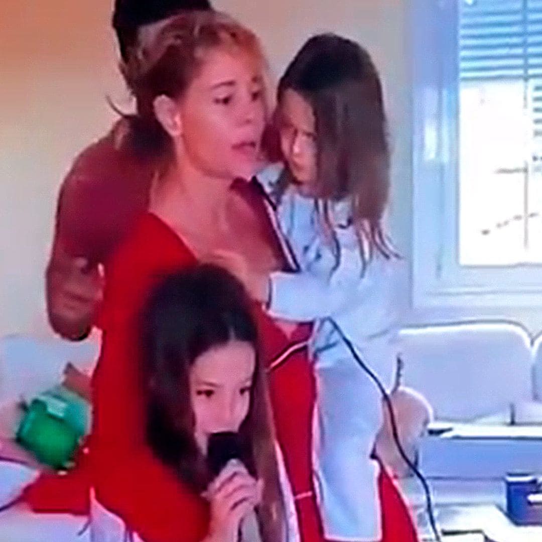 Vacaciones familiares, karaoke con su madre, Belén Rueda... Belén Écija rescata los vídeos de su infancia