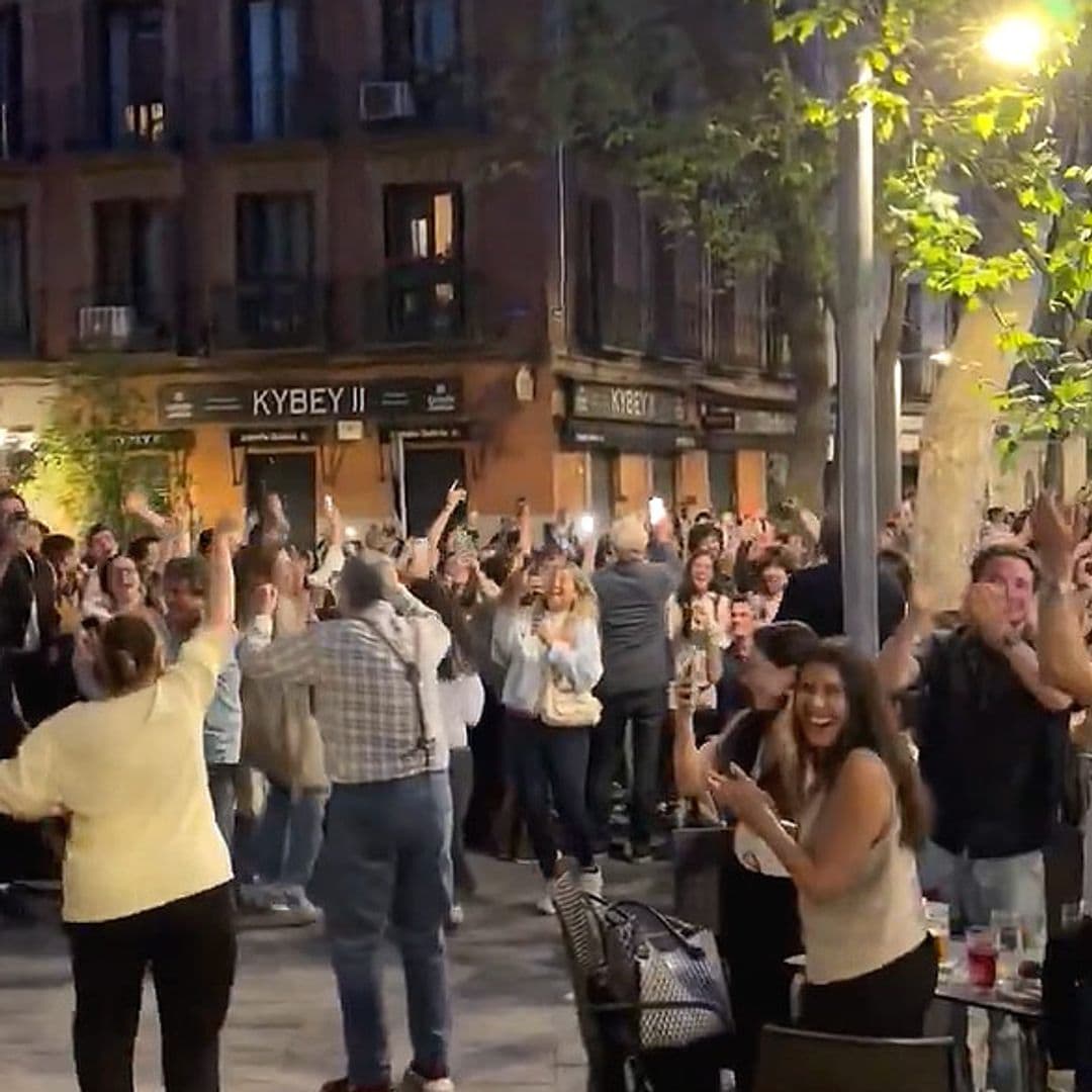 La eufórica reacción en Madrid a la vuelta de la luz en vídeo