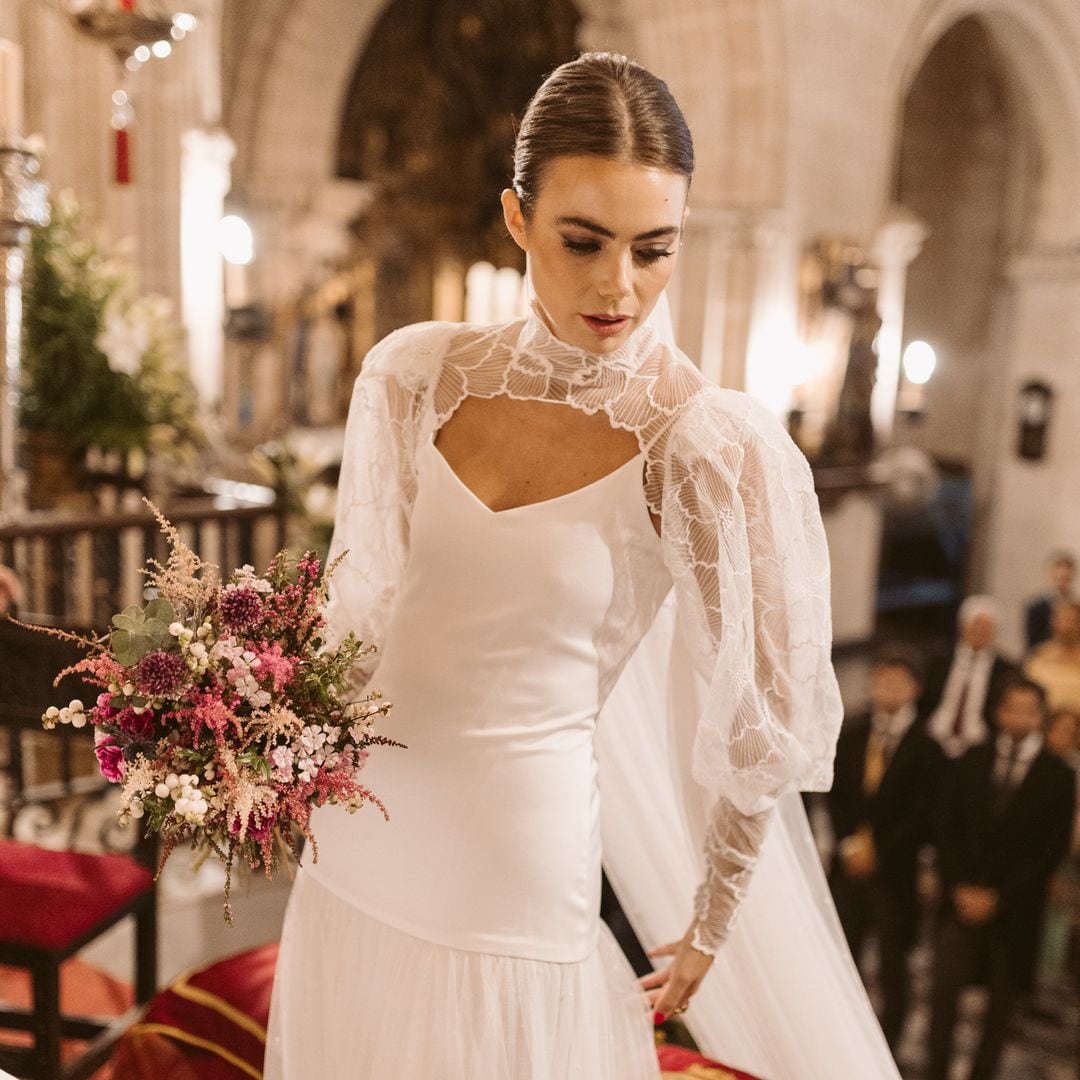 Carlota, la novia del vestido desmontable con mangas de flores abullonadas que se casó en Jerez