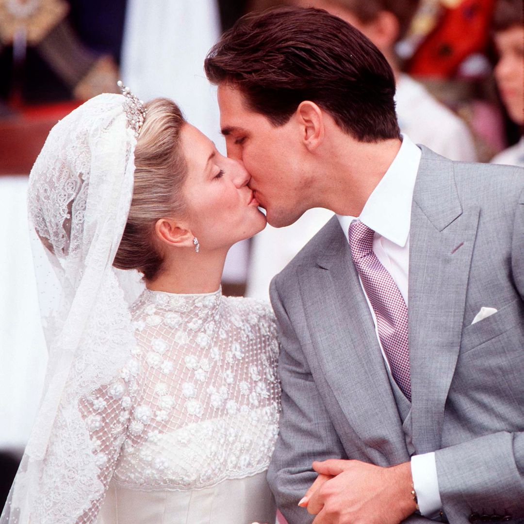 Del vestido de Valentino a la tiara del Corsario: recordamos el look nupcial de Marie-Chantal de Grecia