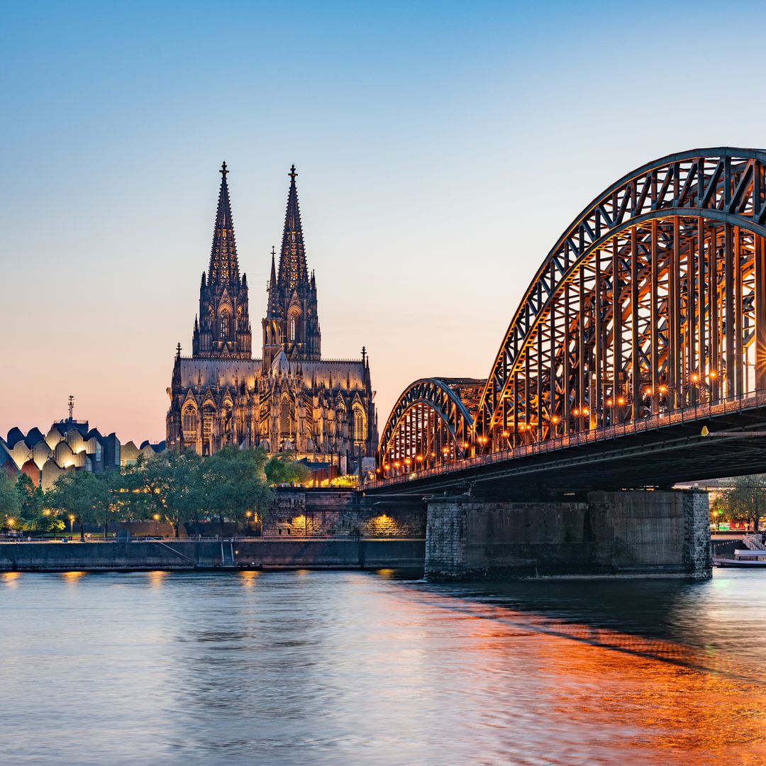 Catedral de Colonia y el puente Hohenzollern, Alemania