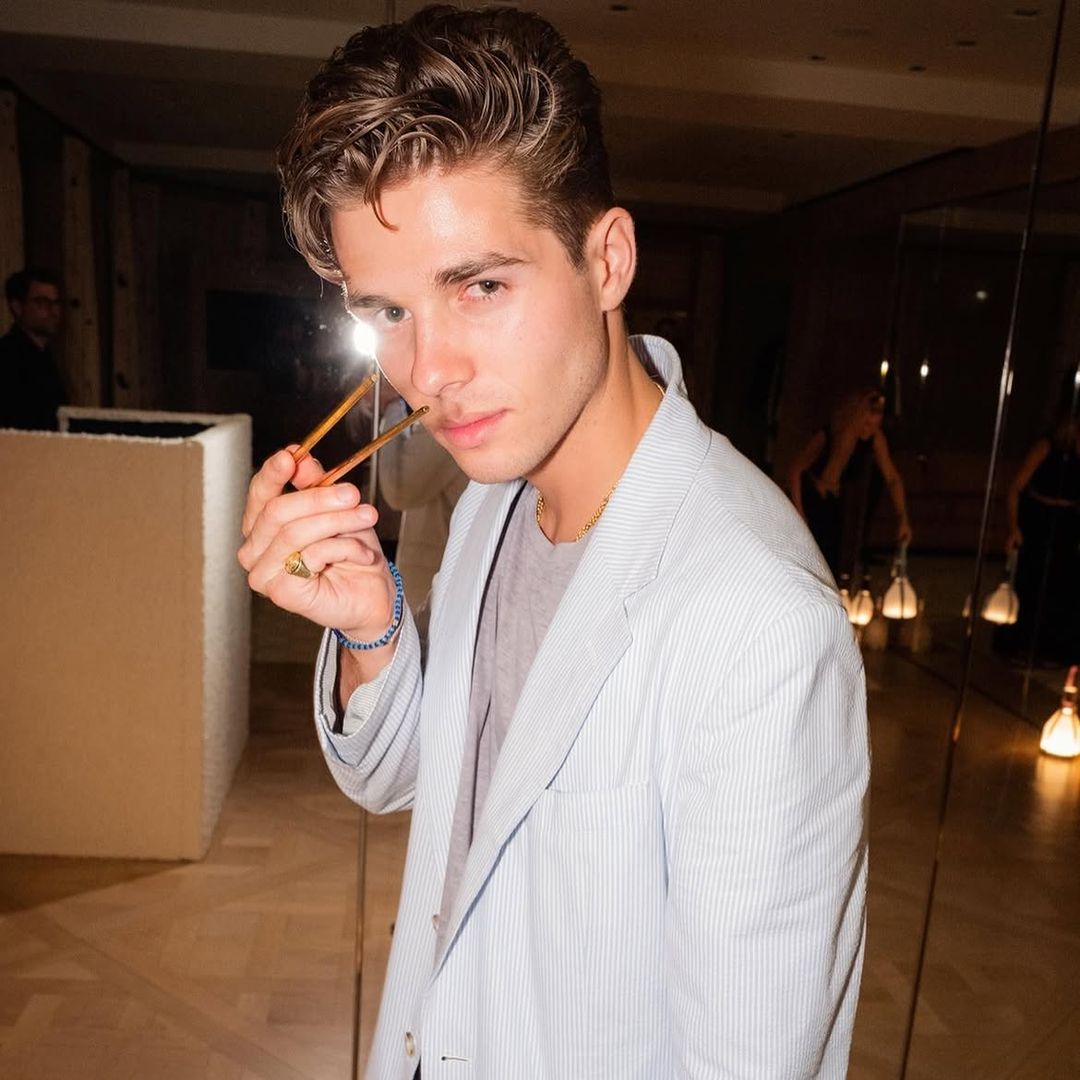 Achileas de Grecia, el príncipe actor, cumple 26: de su debut en Hollywood junto a Jennifer Lawrence a su parecido con James Dean