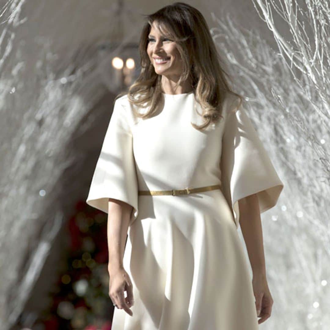 Un cambio de look exprés y una tradición: Melania Trump se prepara para la Navidad