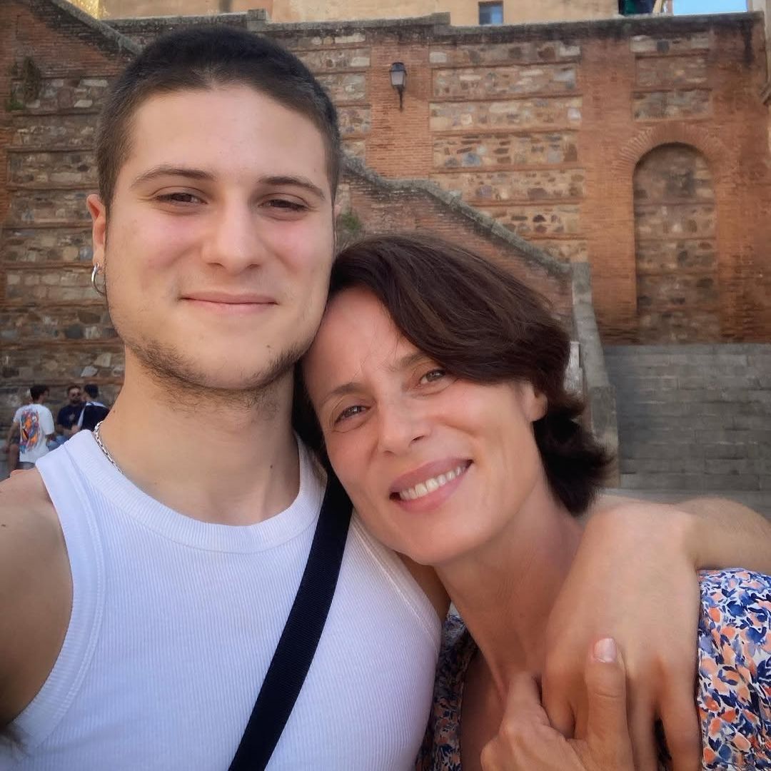 El hijo de Aitana Sánchez Gijón sobre ser 'hijo de' y el peso de la fama: "Mi hermana y yo siempre hemos tenido un trato especial y yo creo que los niños no deben sentir eso"