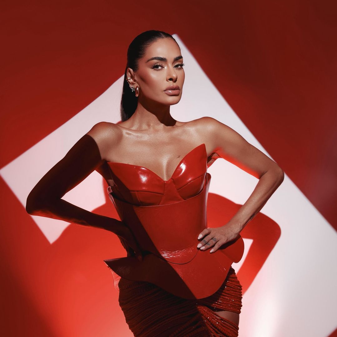 Galilea Montijo enciende 'La Casa de los Famosos' con un look rojo pasión hecho por talento mexicano