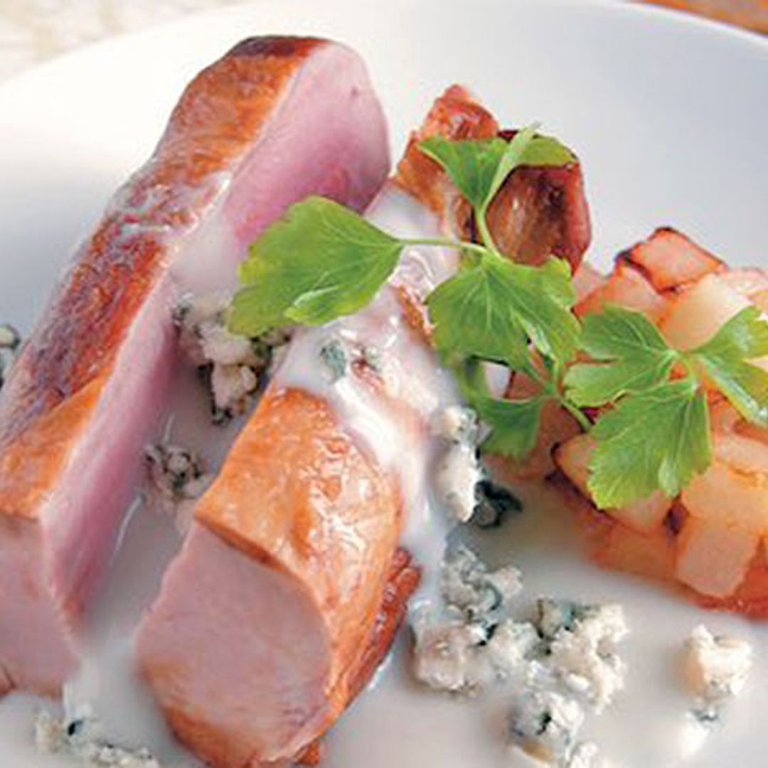 Solomillo de cerdo al roquefort con pera