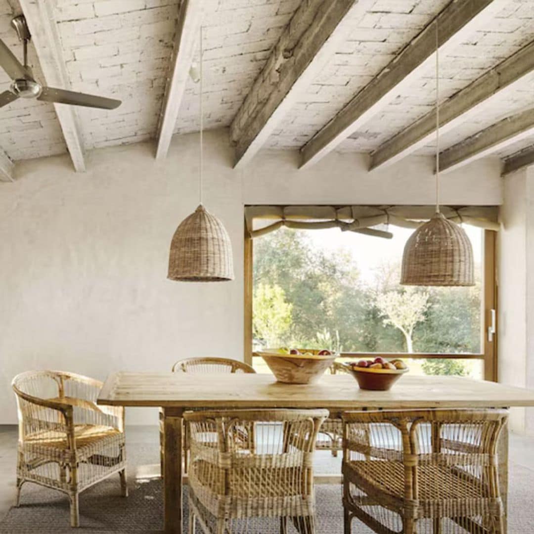 Ni minimalismo ni maximalismo: este es el estilo que arrasa en decoración para este verano