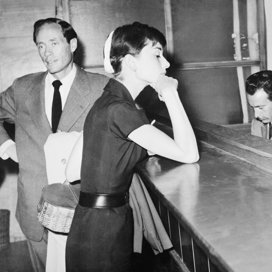 Mel Ferrer y Audrey Hepburn aparecen llegando de vuelta a Roma tras una breve visita a Madrid antes del inicio del rodaje de 'Guerra y paz' (1956)