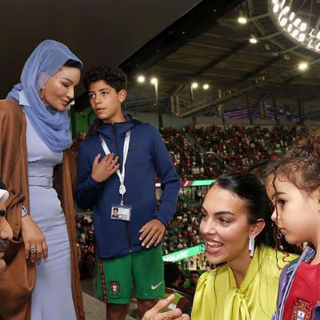 Conoce a la jequesa Mozah bint Nasser al-Missned, con quien ha estado Georgina y sus niños en Doha