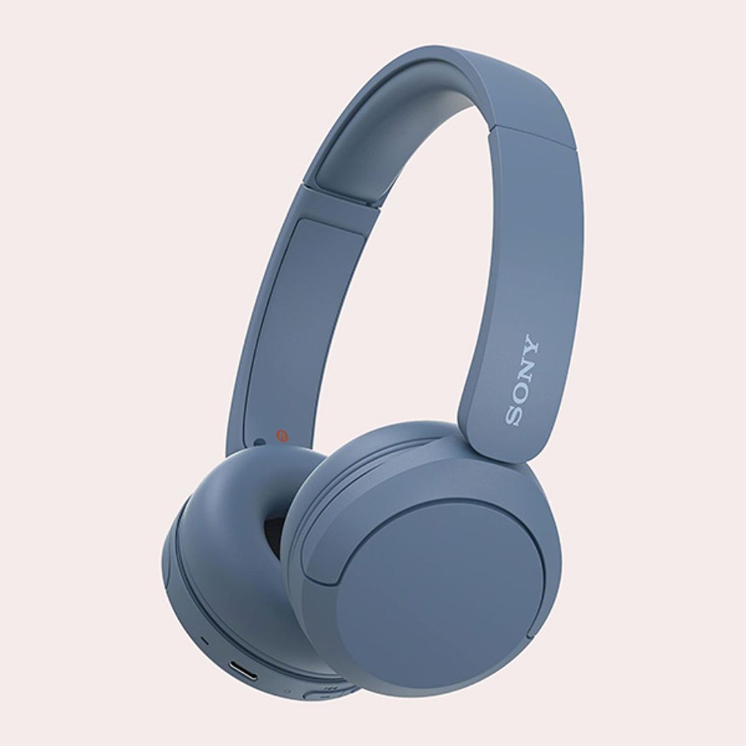 Unos auriculares de diadema