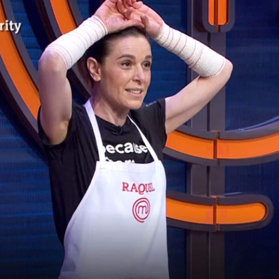 ¿Qué le ha pasado? Raquel Sánchez Silva aparece con los brazos vendados en 'MasterChef Celebrity'