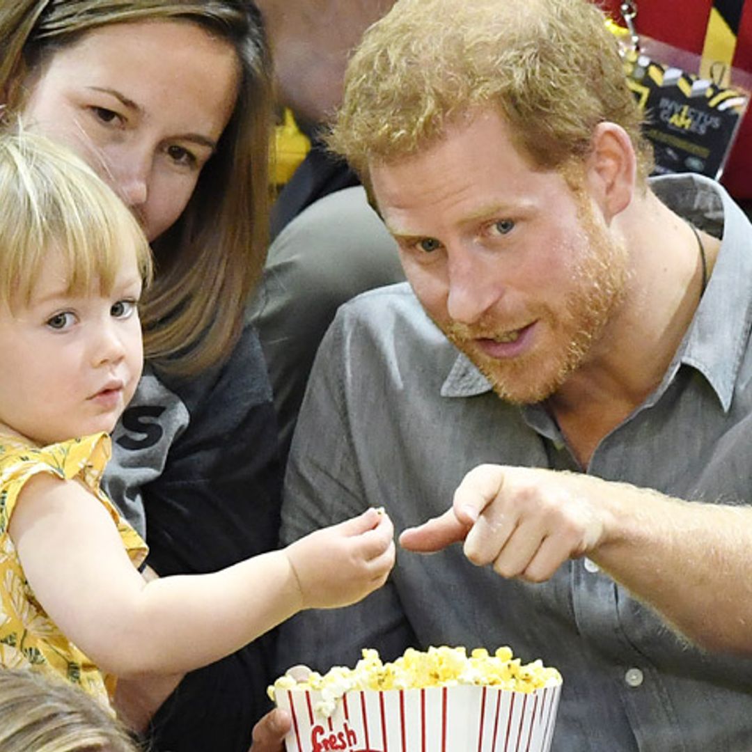 ¿Le robarías las palomitas al príncipe Harry? ¡Sí! No te pierdas la secuencia