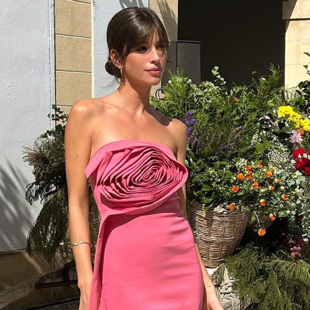 Sandra Gago se rinde al vestido español que ha conquistado a las invitadas más estilosas