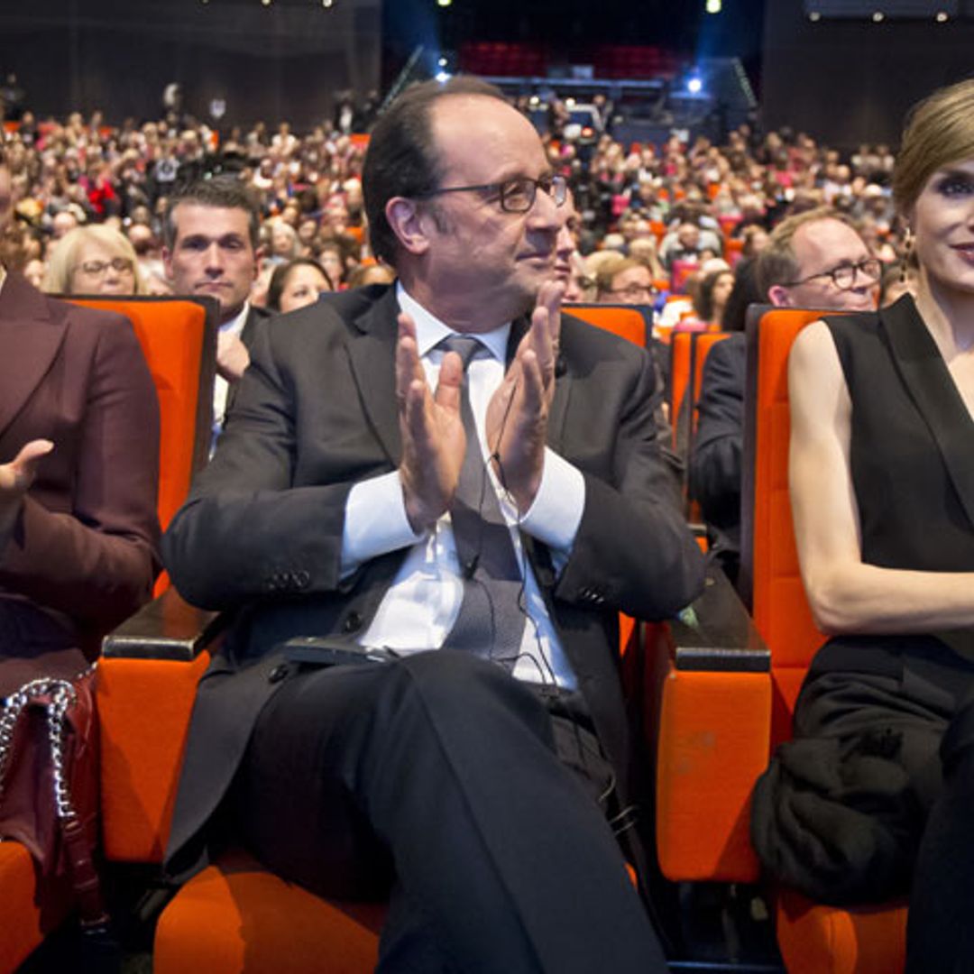 Un cariñoso saludo, dos besos de amigas y varias sonrisas de complicidad: así fue el encuentro de la reina Letizia y Lalla Salma en el Congreso Mundial contra el Cáncer en París