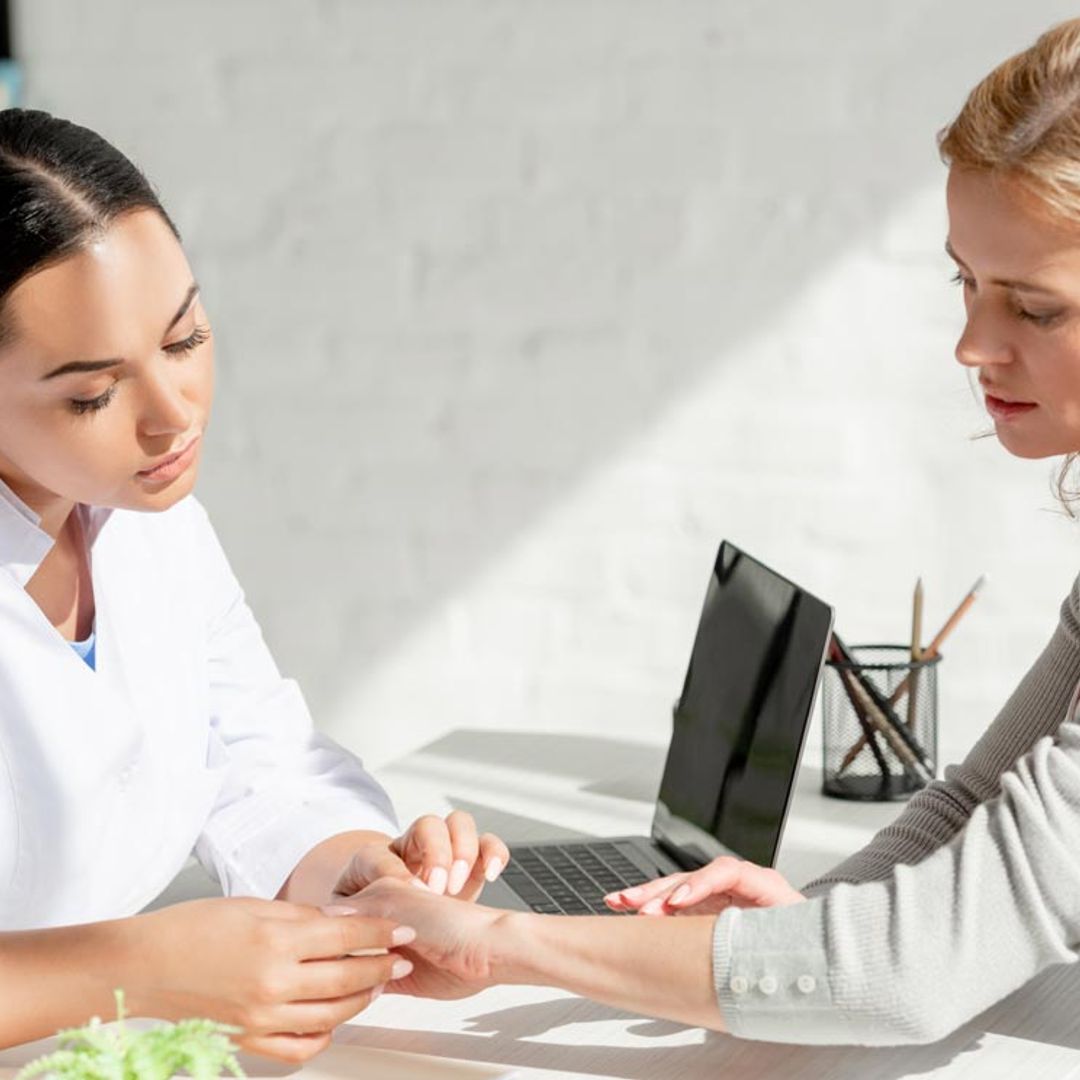 ¿Qué es la esclerodermia y cómo se manifiesta?