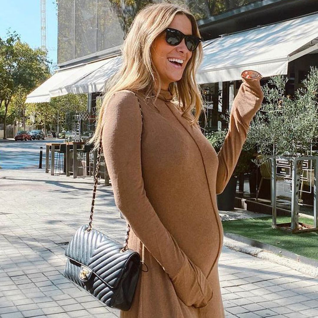 María Pombo se despide de los 25 con la tendencia más buscada: un vestido de punto
