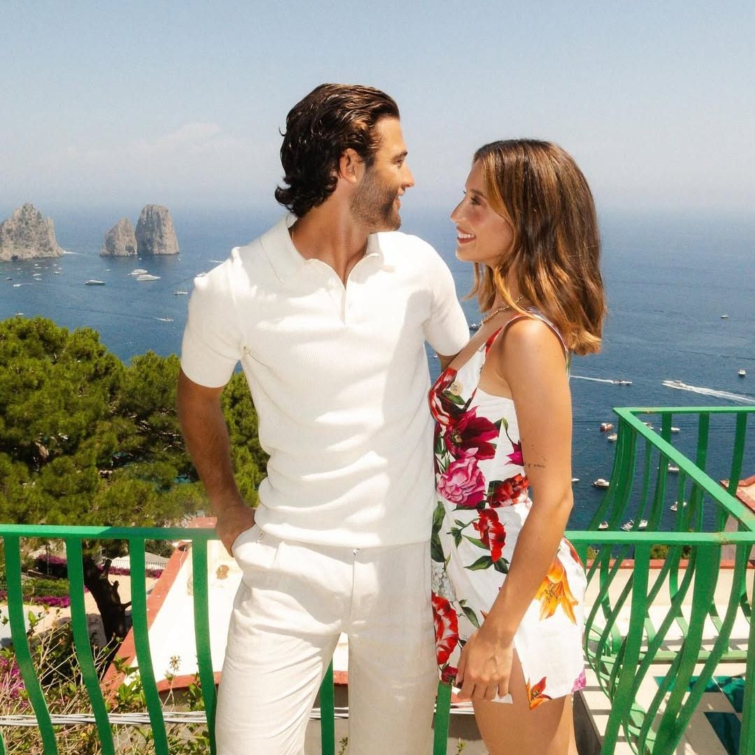 María Pedraza, con vestido de Dolce & Gabbana, y su novio