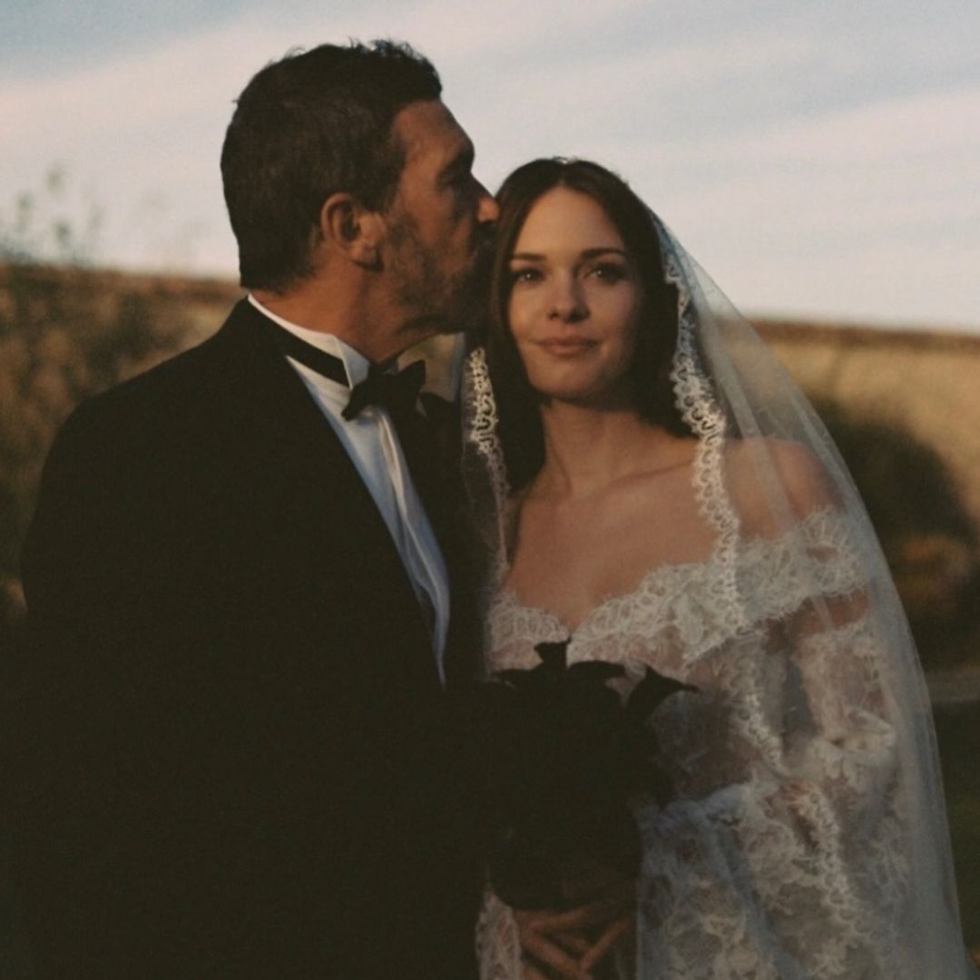 Stella Banderas comparte imágenes nunca vistas de su boda un año después y Antonio Banderas recuerda aquel día
