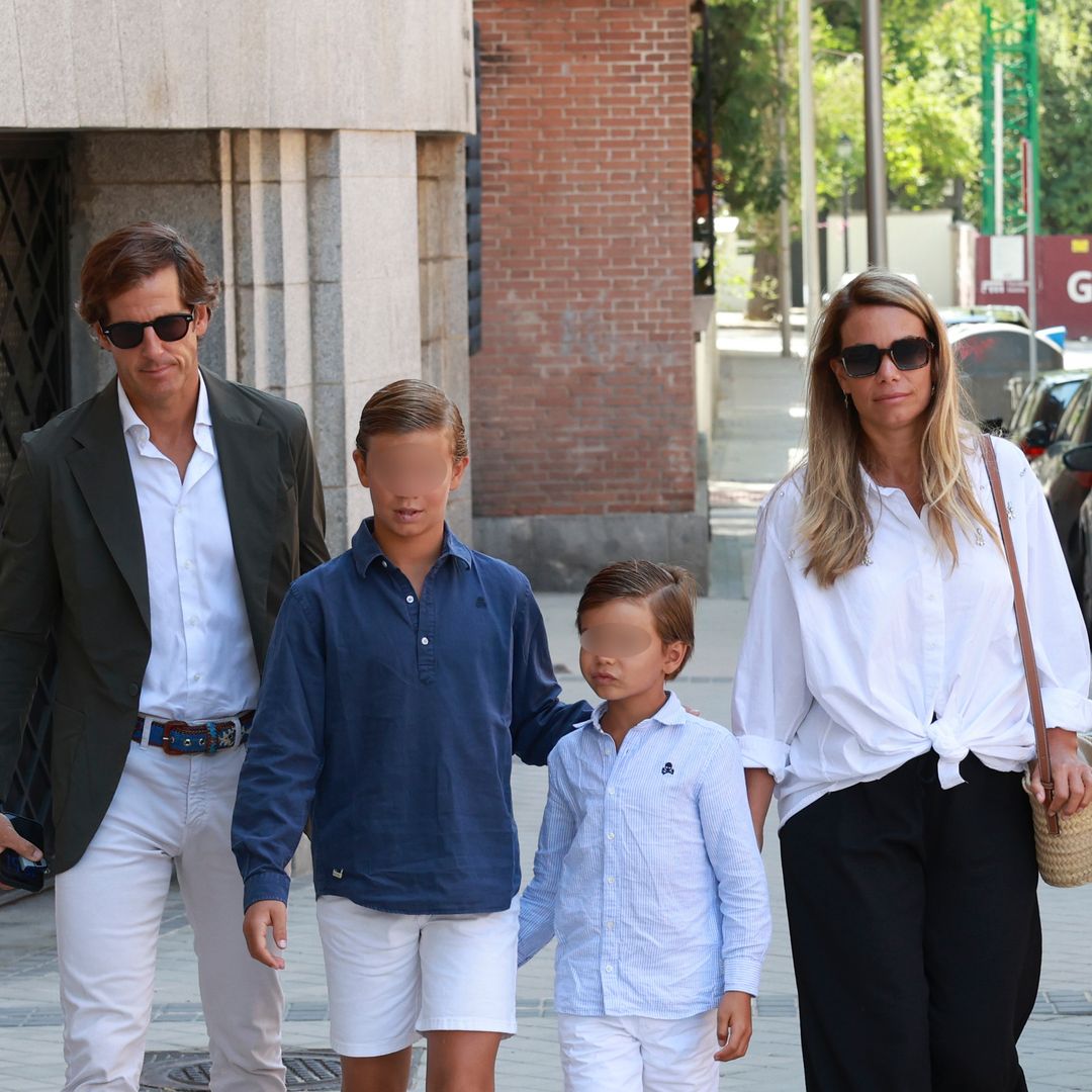 La familia y amigos de Caritina Goyanes se reúnen en Madrid dos años después de su inesperada muerte: de su hermana Carla y su marido a Nuria González